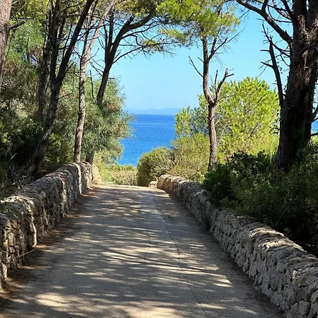 Confortevole Trilocale Con Ampio Patio, Mirice - * Vignola Mare