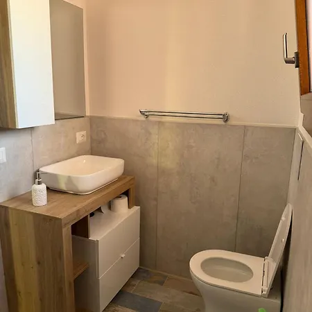 Confortevole Trilocale Con Ampio Patio, Mirice - *