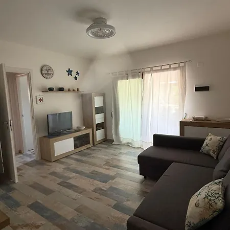 Confortevole Trilocale Con Ampio Patio, Mirice - * Vignola Mare