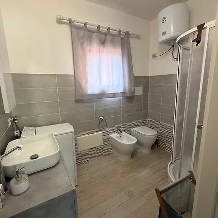 Confortevole Trilocale Con Ampio Patio, Mirice - Vignola Mare